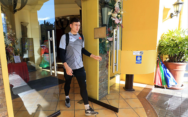 Lực lượng an ninh mang súng bảo vệ khách sạn ĐT Việt Nam