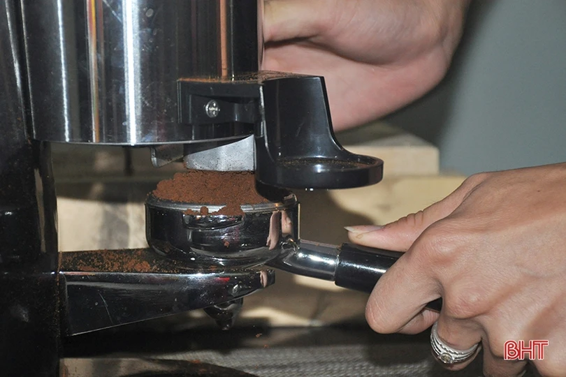 Ngắm những tách cà phê đẹp đến mức... không ai nỡ uống ở Hà Tĩnh!