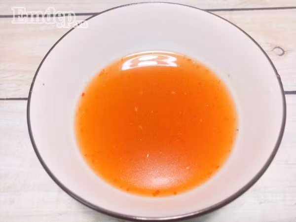 Cách làm salad rau mầm trộn thịt gà thanh mát, ngọt dịu