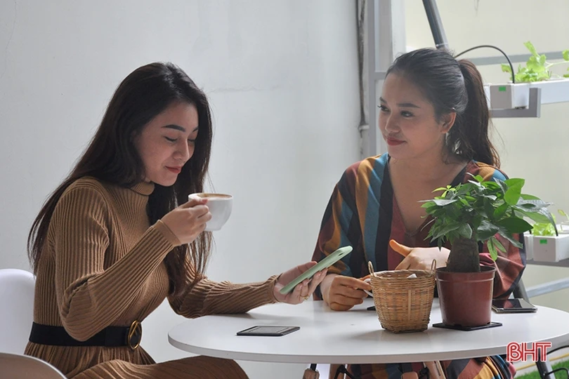 Ngắm những tách cà phê đẹp đến mức... không ai nỡ uống ở Hà Tĩnh!