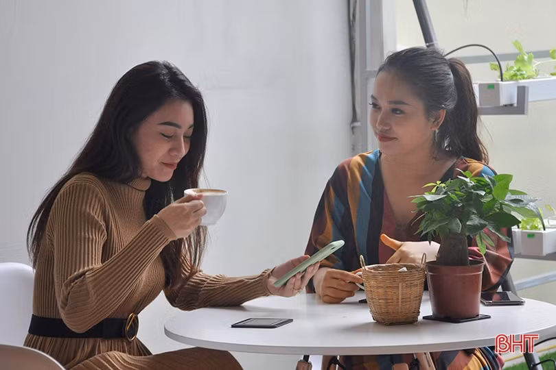 Ngắm những tách cà phê đẹp đến mức... không ai nỡ uống ở Hà Tĩnh!
