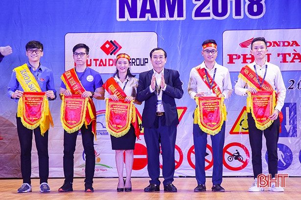 Sinh viên Trường Đại học Hà Tĩnh với an toàn giao thông
