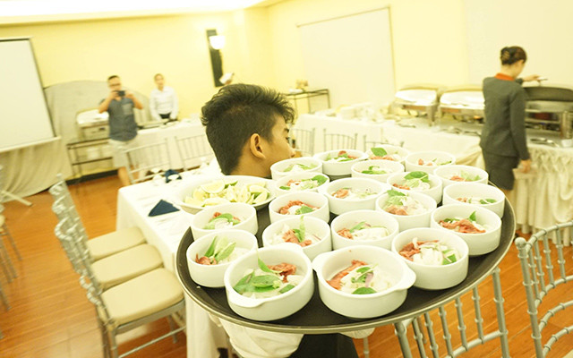 Lực lượng an ninh mang súng bảo vệ khách sạn ĐT Việt Nam