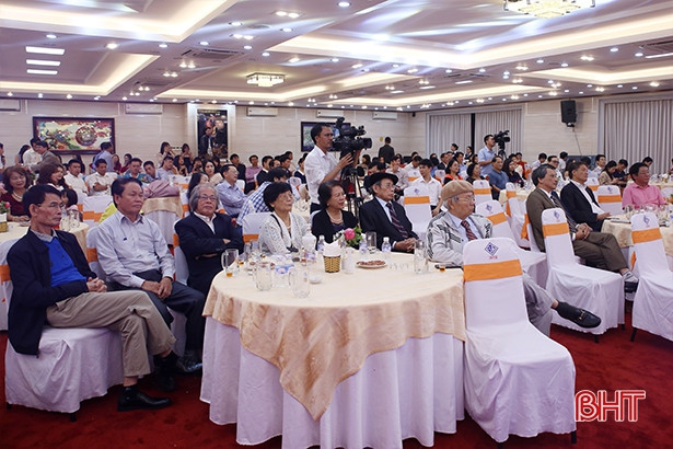 Ra mắt tập thơ “Sải cánh giữa chiêm bao”