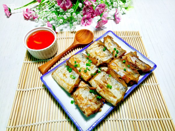 Hao cơm với món cá tẩm bột chiên giòn, chấm mắm tỏi ớt ngon tuyệt