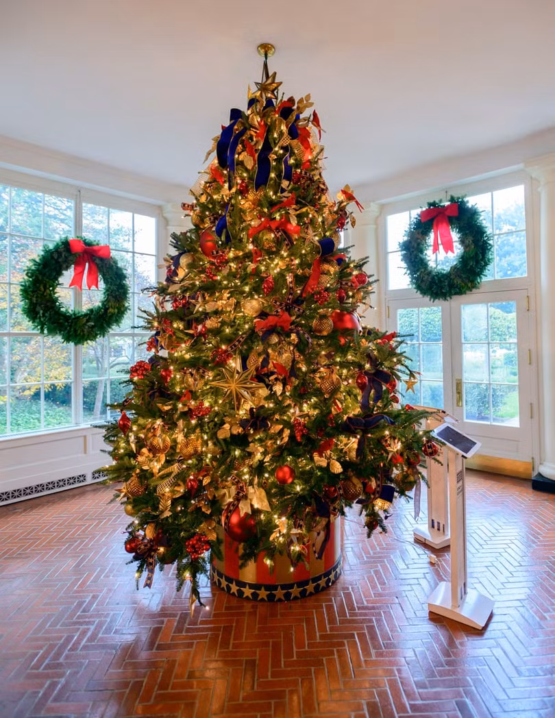 Giáng sinh tràn ngập Nhà Trắng dù gần tháng nữa mới đến Noel