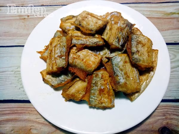 Hao cơm với món cá tẩm bột chiên giòn, chấm mắm tỏi ớt ngon tuyệt