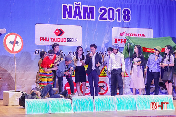 Sinh viên Trường Đại học Hà Tĩnh với an toàn giao thông