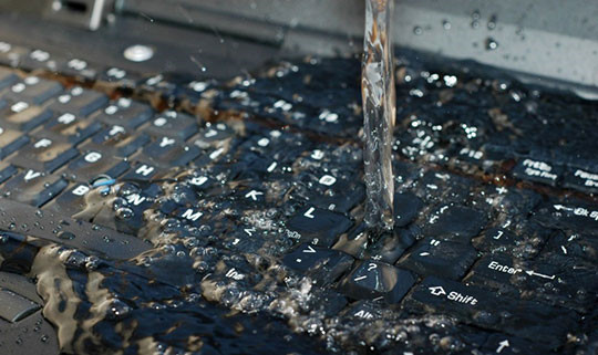 Cách bảo vệ thiết bị công nghệ khi dùng ngoài mưa