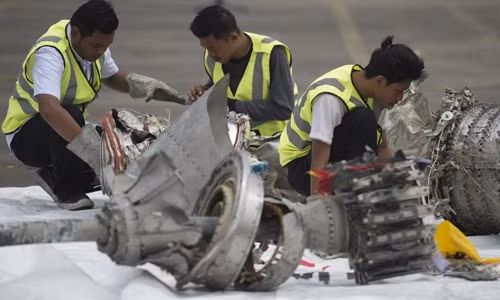 Thế giới nổi bật trong tuần: Tổng thống Ukraine ký phê chuẩn lệnh thiết quân luật