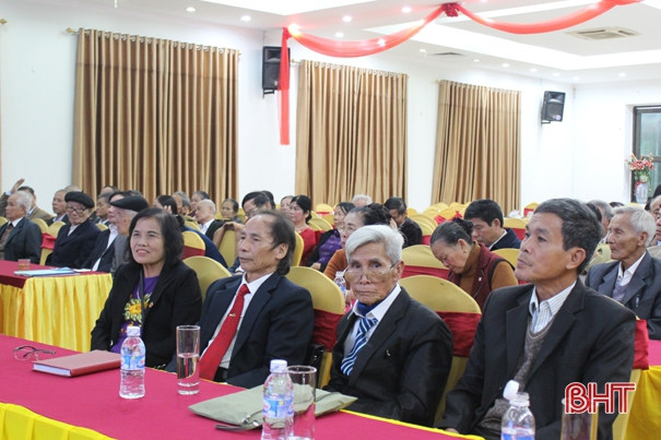 Biểu dương 40 cựu giáo chức Hà Tĩnh tiêu biểu trong xây dựng NTM
