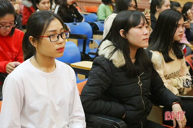 Sinh viên Trường Đại học Hà Tĩnh với an toàn giao thông