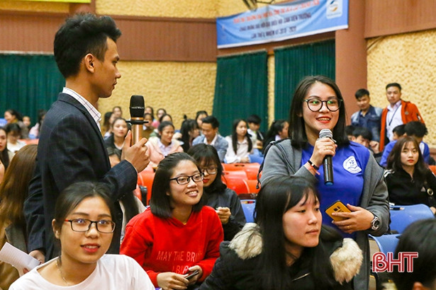 Sinh viên Trường Đại học Hà Tĩnh với an toàn giao thông