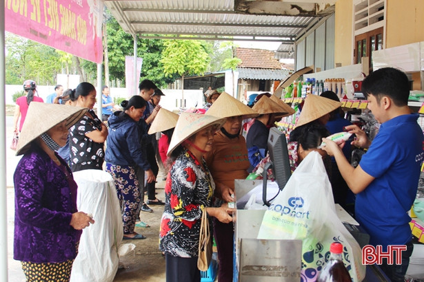 Doanh thu hàng Việt từ siêu thị Co.opmart Hà Tĩnh đạt trên 250 tỷ đồng