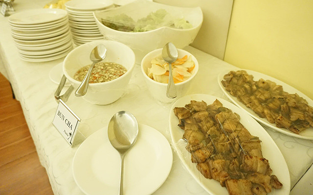 Lực lượng an ninh mang súng bảo vệ khách sạn ĐT Việt Nam