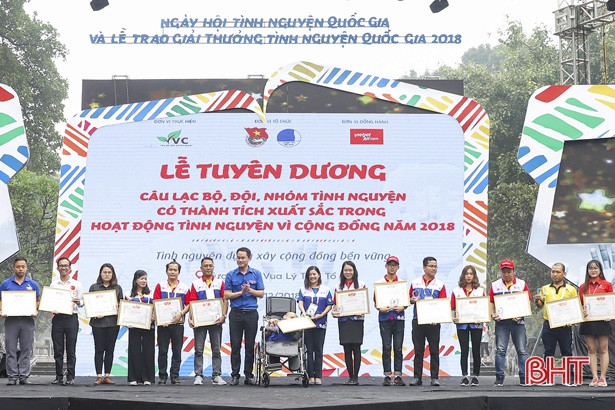 CLB Lá Lành nhận giải thưởng xuất sắc tình nguyện vì cộng đồng