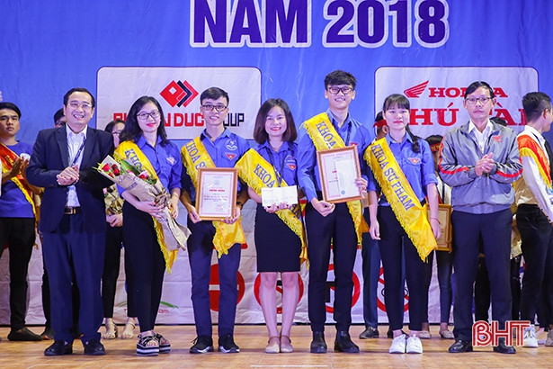 Sinh viên Trường Đại học Hà Tĩnh với an toàn giao thông