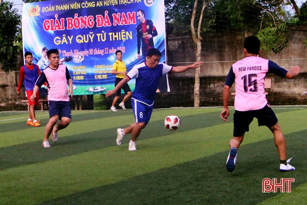 Giải Bóng đá Đoàn TN Công an Thạch Hà quyên góp 120 triệu làm từ thiện
