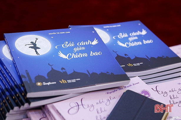 Ra mắt tập thơ “Sải cánh giữa chiêm bao”