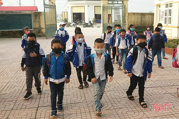 Học sinh Hà Tĩnh tiếp tục nghỉ học đến hết tuần này, chờ thông báo mới