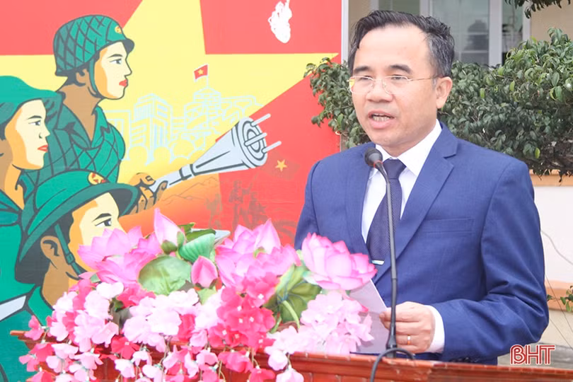 Lãnh đạo Hà Tĩnh chung vui ngày hội tòng quân với tân binh