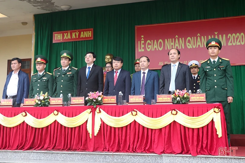 1.150 thanh niên Hà Tĩnh náo nức lên đường nhập ngũ