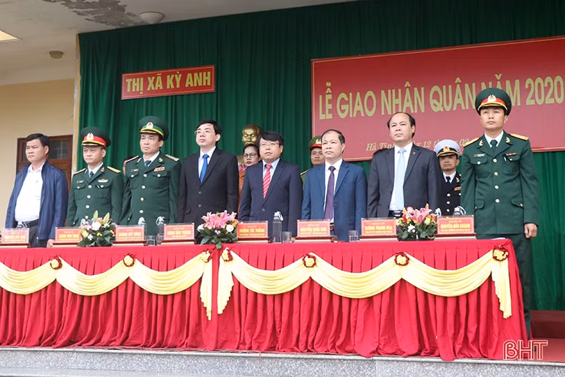 1.150 thanh niên Hà Tĩnh náo nức lên đường nhập ngũ