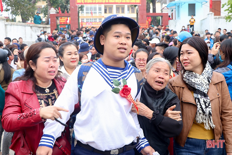 1.150 thanh niên Hà Tĩnh náo nức lên đường nhập ngũ