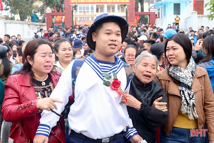 1.150 thanh niên Hà Tĩnh náo nức lên đường nhập ngũ