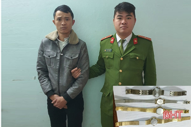 Đến nhà người quen chơi, “ôm” luôn đồng hồ đi bán 