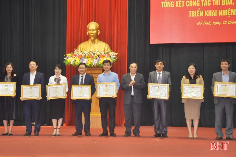 Phong trào thi đua ở Hà Tĩnh cần gắn với tái cơ cấu kinh tế, chuyển đổi mô hình tăng trưởng