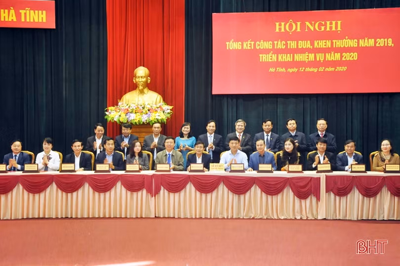 Phong trào thi đua ở Hà Tĩnh cần gắn với tái cơ cấu kinh tế, chuyển đổi mô hình tăng trưởng