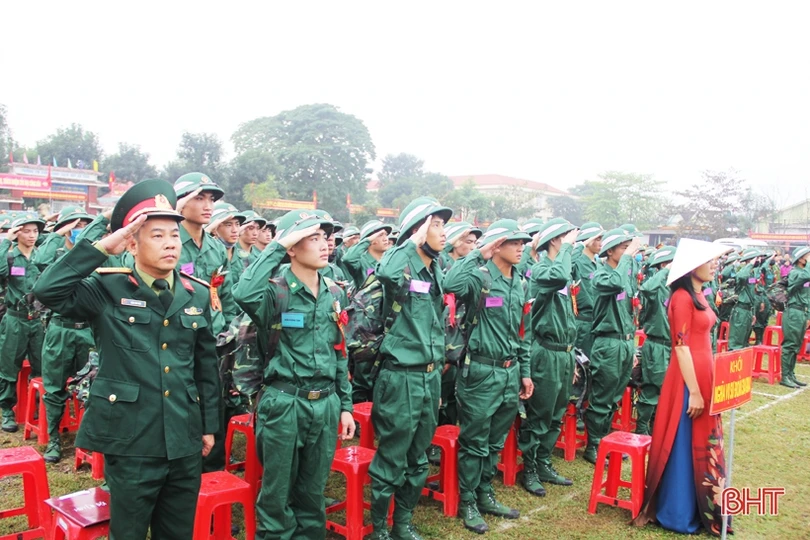 Chủ tịch UBND tỉnh tin tưởng tân binh Hà Tĩnh rèn luyện, phấn đấu, xứng đáng với truyền thống quê hương