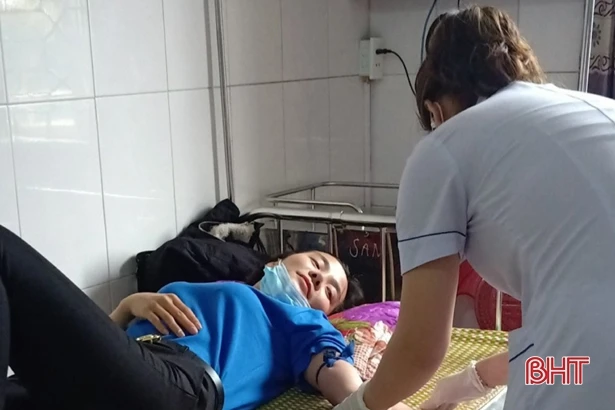 Báo động đỏ nội - ngoại viện, cứu mẹ con sản phụ ở Cẩm Xuyên qua cơn nguy kịch