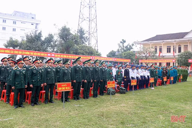 1.150 thanh niên Hà Tĩnh náo nức lên đường nhập ngũ