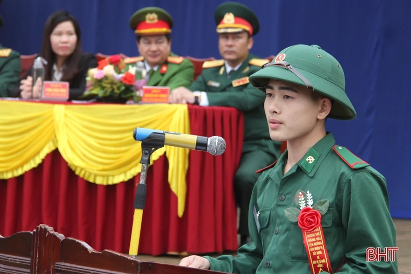 Chủ tịch UBND tỉnh tin tưởng tân binh Hà Tĩnh rèn luyện, phấn đấu, xứng đáng với truyền thống quê hương