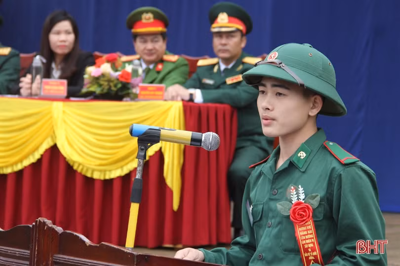 Chủ tịch UBND tỉnh tin tưởng tân binh Hà Tĩnh rèn luyện, phấn đấu, xứng đáng với truyền thống quê hương