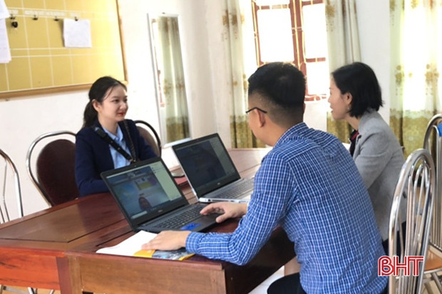 MobiFone cung cấp miễn phí giải pháp chương trình truyền hình trực tuyến (MegaMeeting) cho các trường học ở Hà Tĩnh