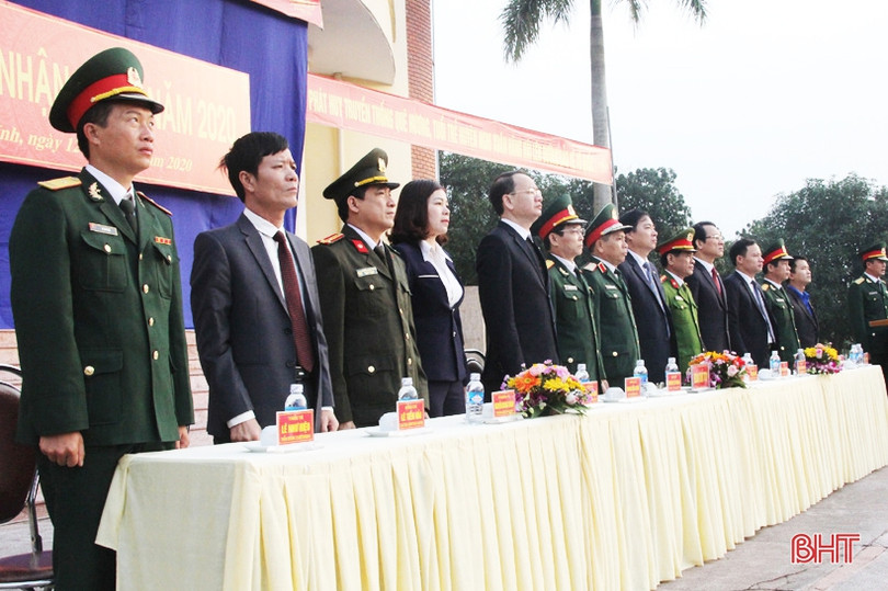 Lãnh đạo Hà Tĩnh chung vui ngày hội tòng quân với tân binh ảnh 37 Lãnh đạo Hà Tĩnh chung vui ngày hội tòng quân với tân binh