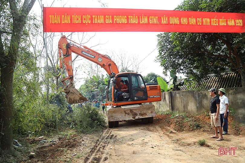 Hương Sơn ra quân cao điểm xây dựng nông thôn mới