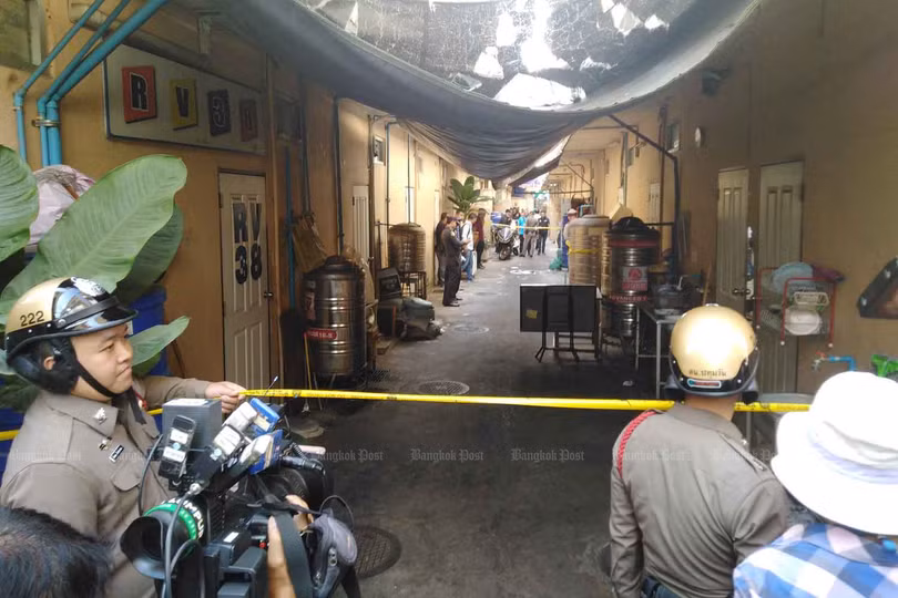 Gã đàn ông nổ hàng chục phát súng ở trung tâm thủ đô Bangkok