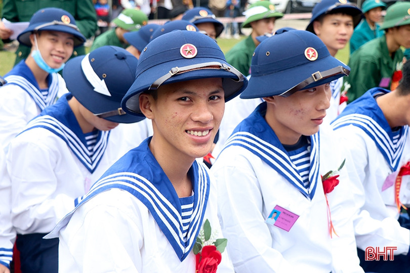 1.150 thanh niên Hà Tĩnh náo nức lên đường nhập ngũ