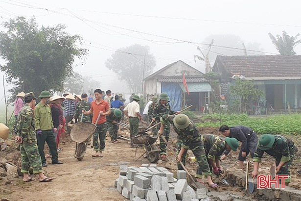 Hơn 600 người ra quân xây dựng NTM kiểu mẫu ở Thạch Châu
