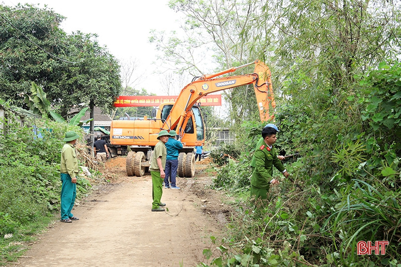 Hương Sơn ra quân cao điểm xây dựng nông thôn mới