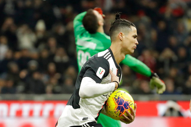 Ronaldo ghi bàn trên chấm 11 m, Juve may mắn thoát hiểm tại San Siro