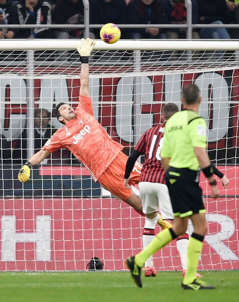 Ronaldo ghi bàn trên chấm 11 m, Juve may mắn thoát hiểm tại San Siro