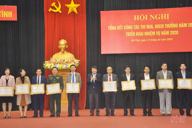 Phong trào thi đua ở Hà Tĩnh cần gắn với tái cơ cấu kinh tế, chuyển đổi mô hình tăng trưởng