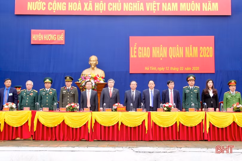 Chủ tịch UBND tỉnh tin tưởng tân binh Hà Tĩnh rèn luyện, phấn đấu, xứng đáng với truyền thống quê hương