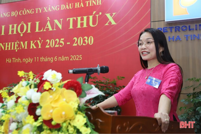 Phó Bí thư chuyên trách Đảng ủy UBND tỉnh Nguyễn Thị Hà Tân phát biểu tại đại hội. bqbht_br_9.jpg