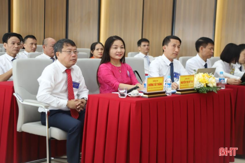 Phó Chủ tịch UBND tỉnh Dương Tất Thắng và các đại biểu dự đại hội. bqbht_br_4.jpg